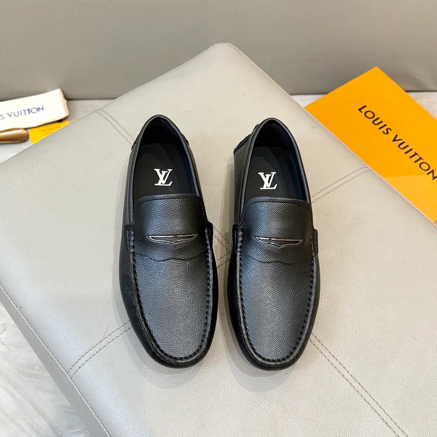 Factory price: 460💰LV men's beanie shoes 2025 official website synchronized <market top version> imported first-layer cowhide ➕ black cowhide original packaging. Size 38-45